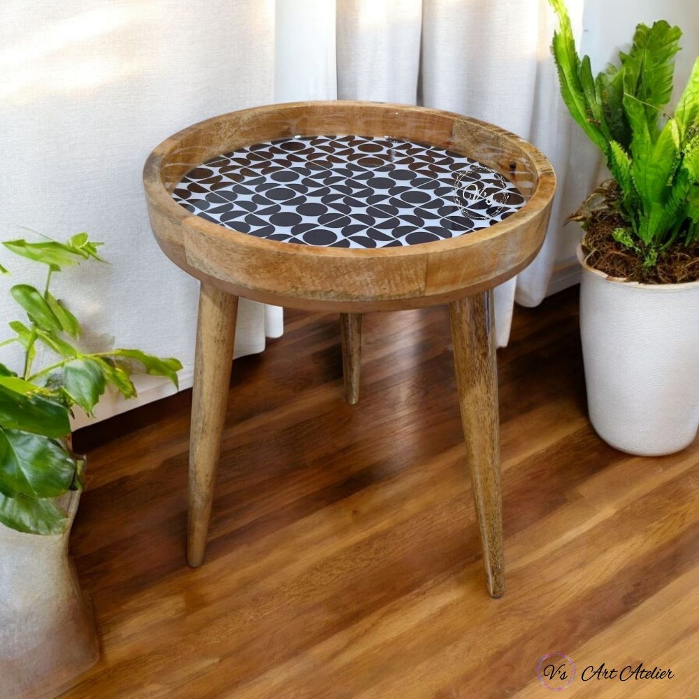 Corner side table with photo frames
