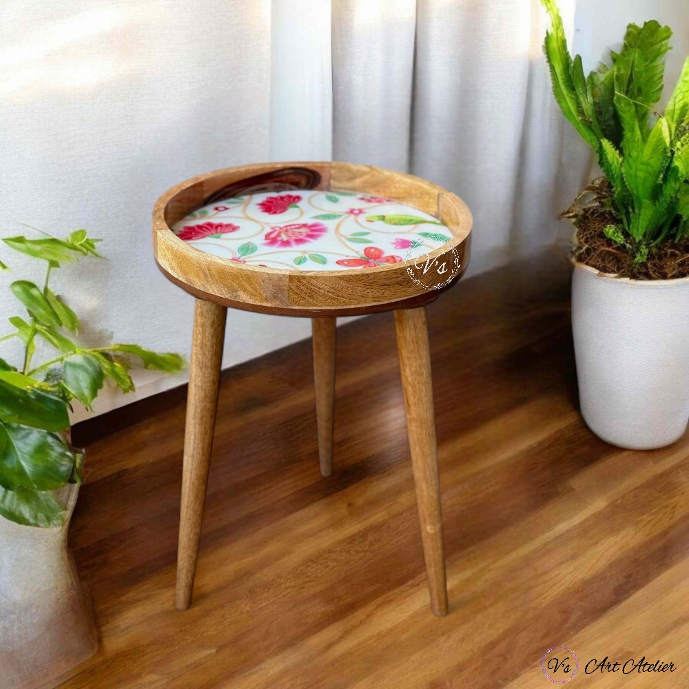 Decorative corner table for minimalist decor